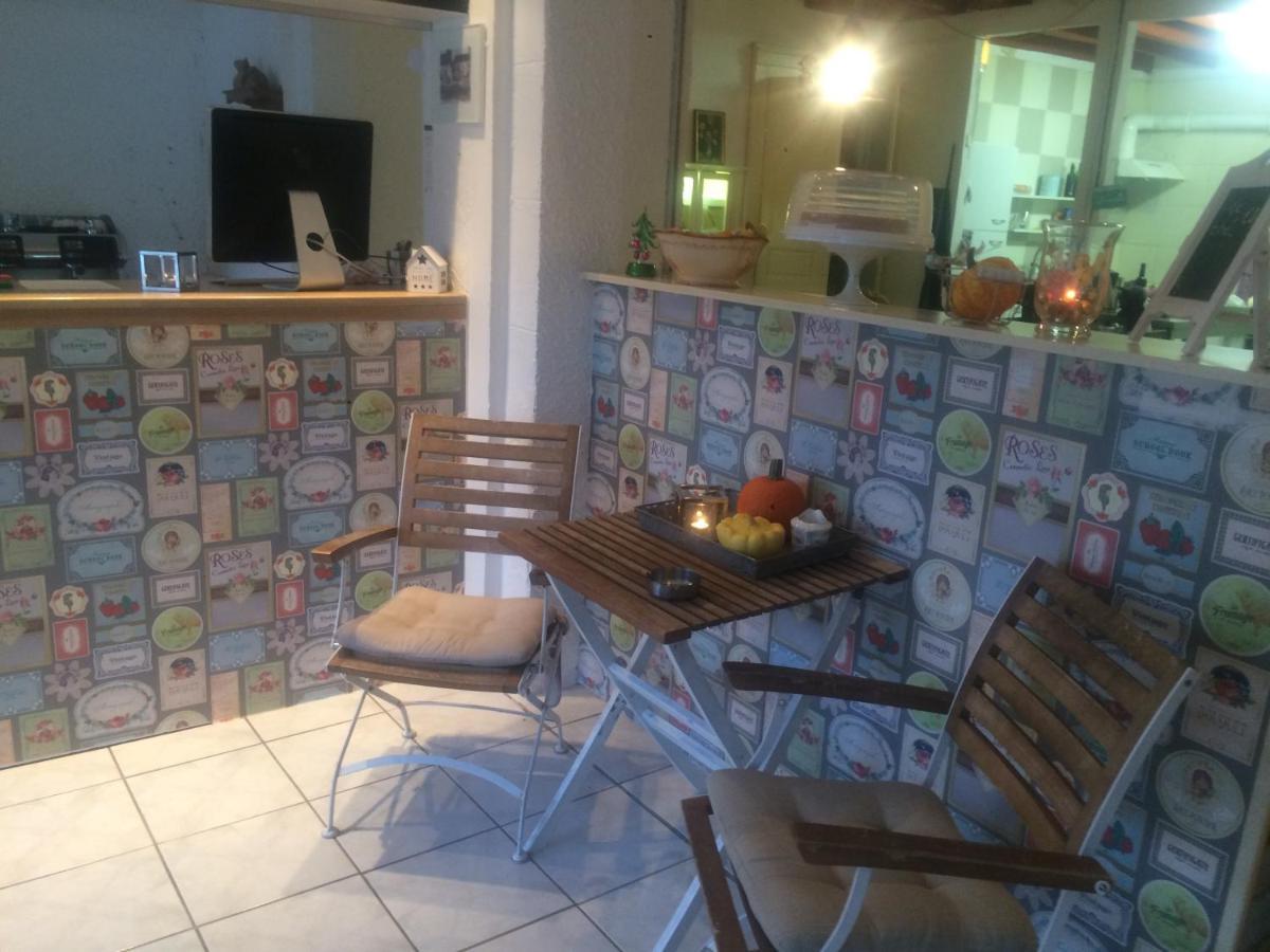 Chambres D'Hotes La Chaumiere Coulonges  外观 照片